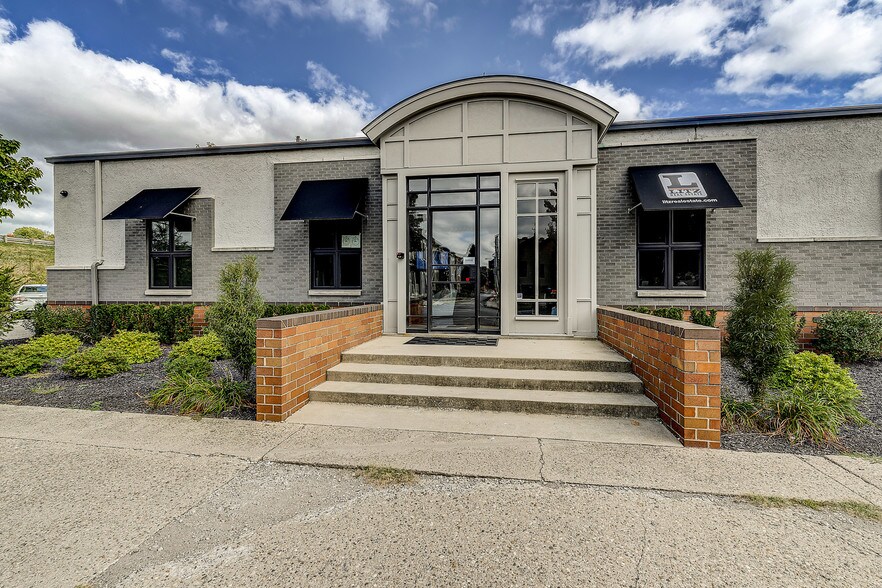 More Photos Of 1101 N Central Ave, Indianapolis Office For Lease