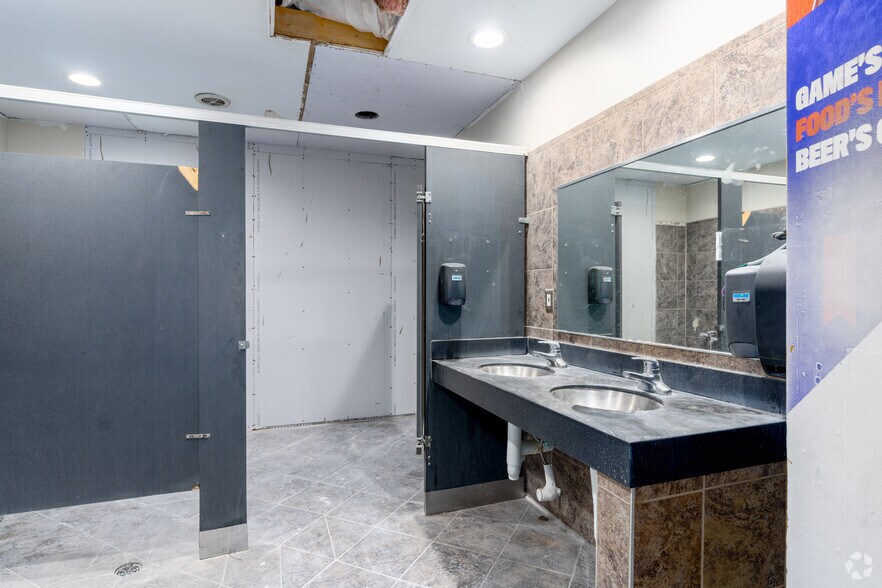 More Photos Of 3241 Horizon Dr, Springfield Restaurant For Sale