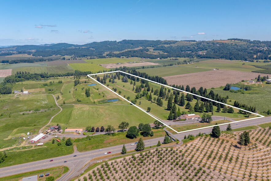 More Photos Of 6335 Highway 22, Independence Sports And Entertainment For Sale