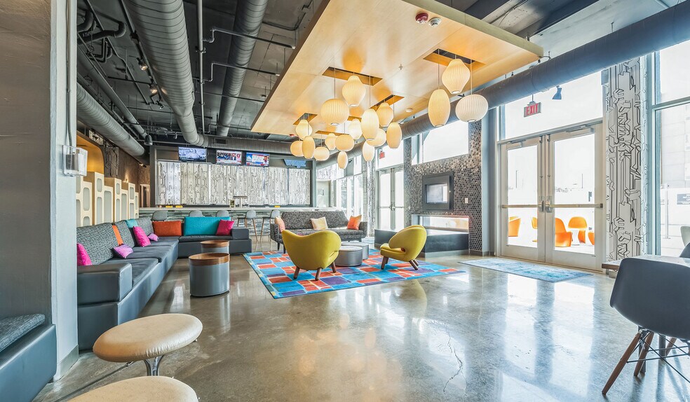 More Photos Of 900 S 11th St, Waco Hotel For Sale