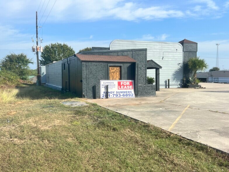 More Photos Of 10630 Commerce Row, Montgomery Restaurant For Lease