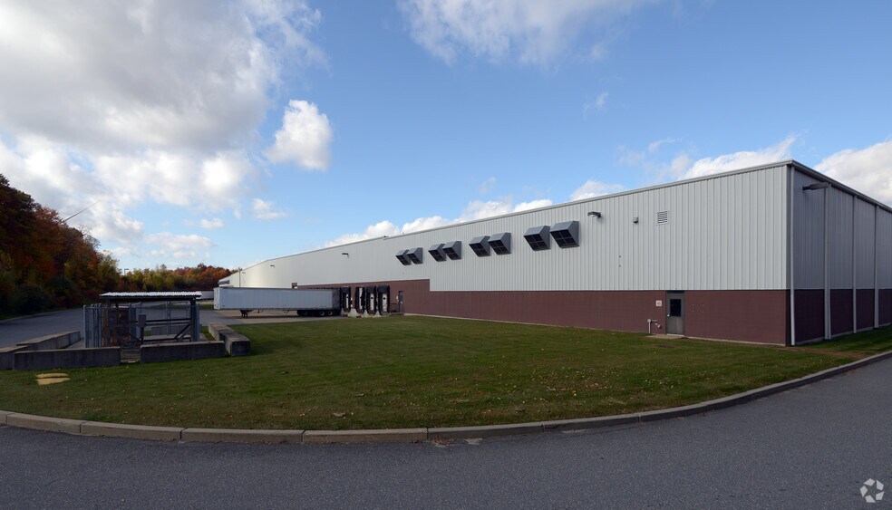 More Photos Of 81 Commerce Dr, Fall River Warehouse For Lease