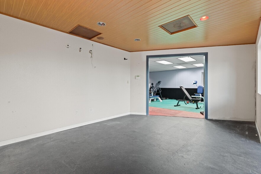 More Photos Of 5021 W Nassau St, Tampa Manufacturing For Sale