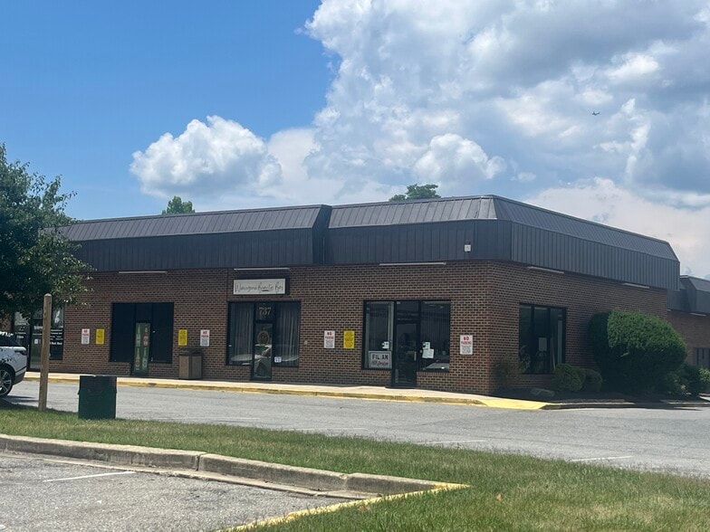 More Photos Of 713-741 Cady Dr, Fort Washington Storefront Retail Office For Lease