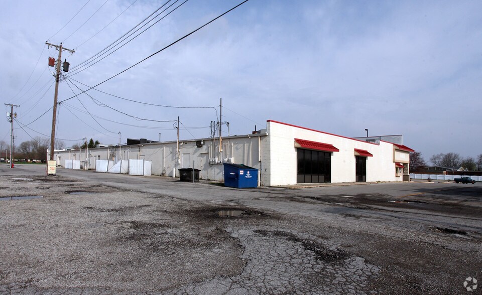 More Photos Of 1900 S Anderson St, Elwood Unknown For Lease