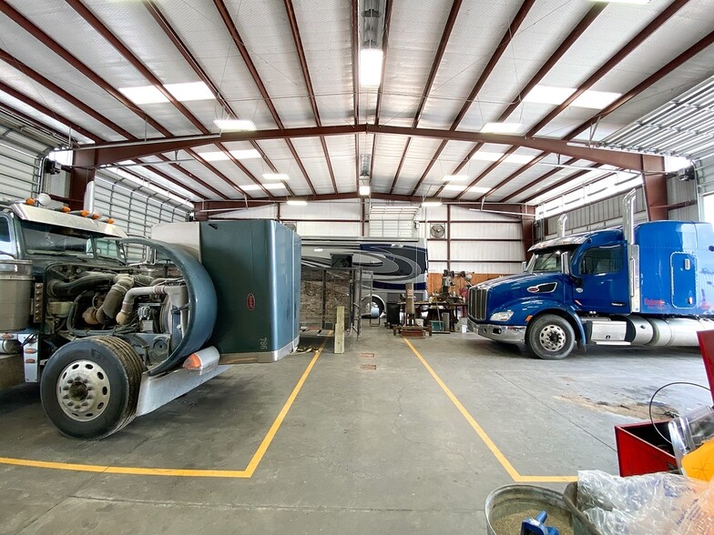 More Photos Of 3625 Highway 290 W, Brenham Warehouse For Sale