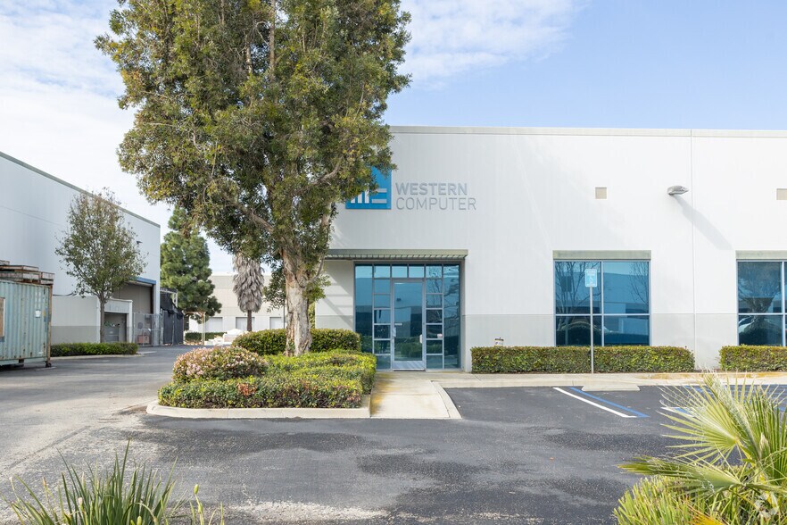 More Photos Of 351 Candelaria, Oxnard Warehouse For Sale
