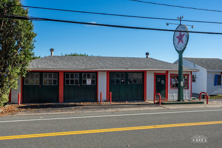 More Photos Of 2272 Main St, Essex Marina For Sale