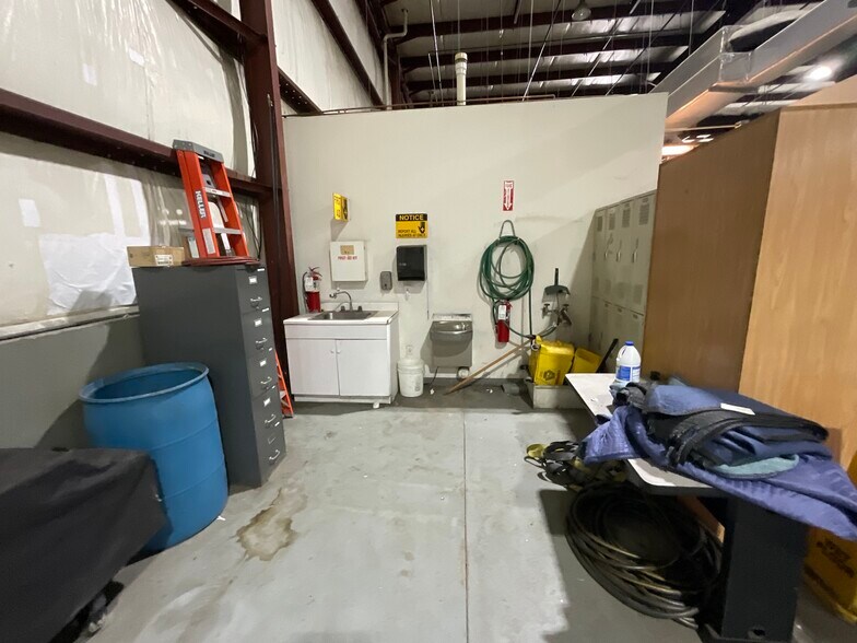 More Photos Of 7377 Expressway Ct SW, Grand Rapids Warehouse For Lease