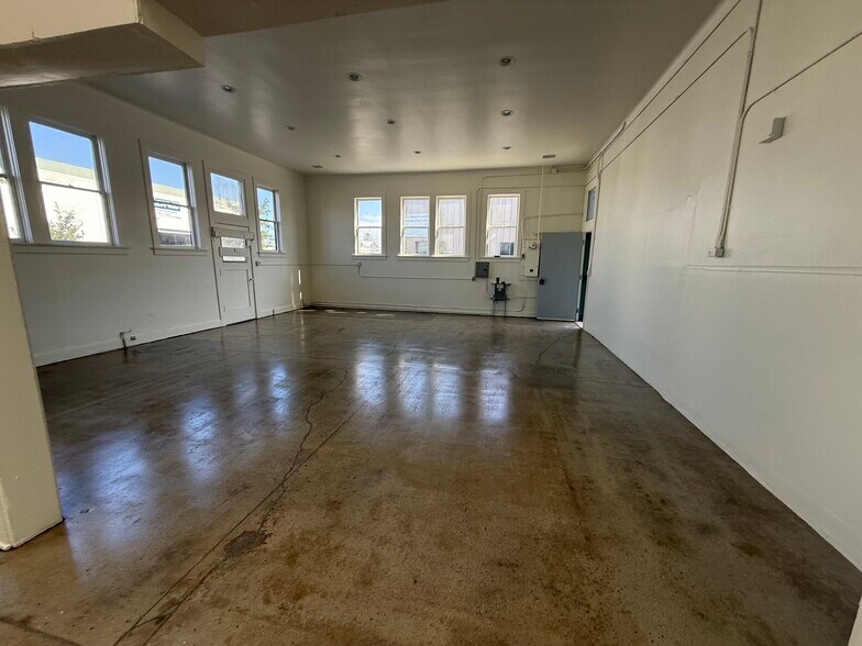 More Photos Of 666 Cowles St, Long Beach Warehouse For Lease