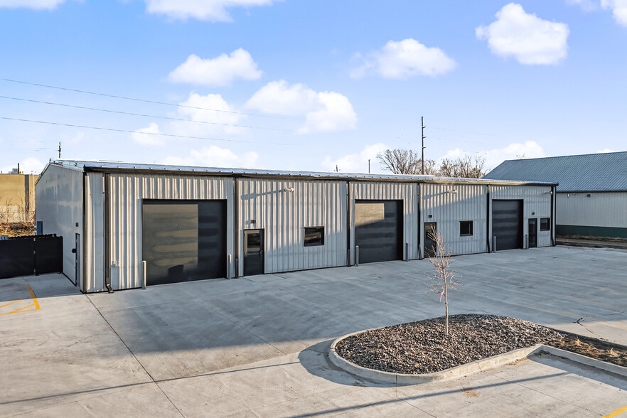 More Photos Of 385 NW 43rd Pl, Des Moines Industrial For Lease