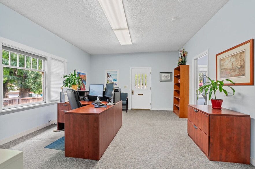 More Photos Of 1313 College Ave, Santa Rosa Office For Sale