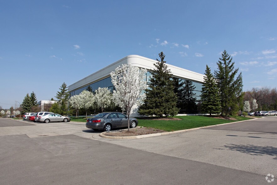 More Photos Of 31700 Middlebelt Rd, Farmington Hills Office For Lease