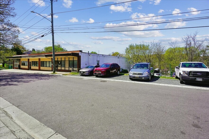 More Photos Of 6476-6492 Sligo Mill Rd, Takoma Park Warehouse For Lease