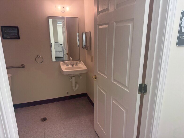 More Photos Of 611-617 Salt Lick Rd, Saint Peters Office For Lease