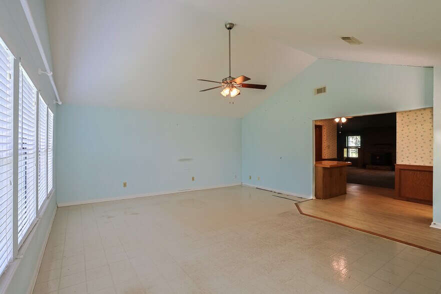 More Photos Of 211 Brantley Ln, Magnolia Apartments For Sale