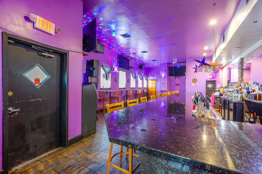 More Photos Of 615 Orange St, Newark Freestanding For Sale