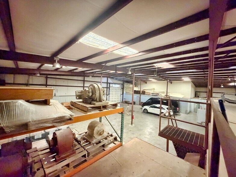 More Photos Of 11240 Brittmoore Park Dr, Houston Warehouse For Sale