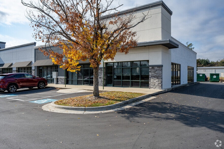 More Photos Of 7360 W Friendly Ave, Greensboro Unknown For Lease