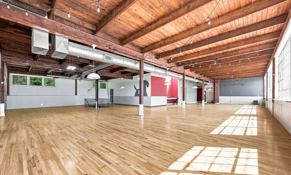 More Photos Of 942 Elliott Ave W, Seattle Office For Sale