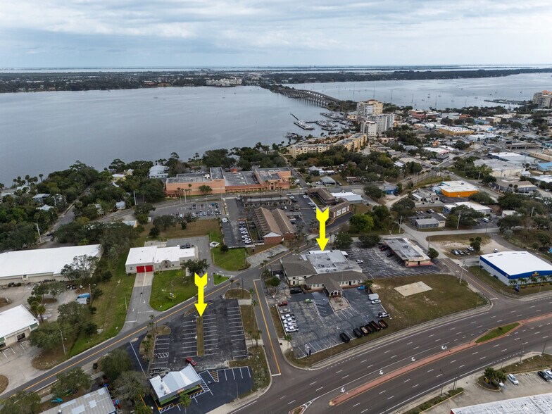 More Photos Of 300 N Cocoa Blvd, Cocoa Restaurant For Lease