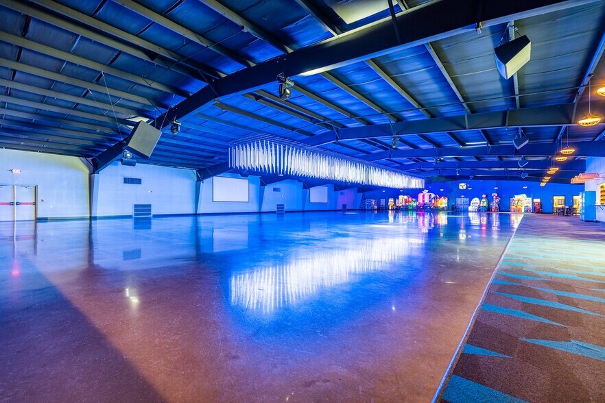 More Photos Of 2095 Andrea Ln, Fort Myers Skating Rink For Lease