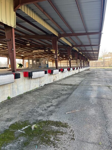 More Photos Of 1651 Kerr Dr, Jackson Unknown For Lease