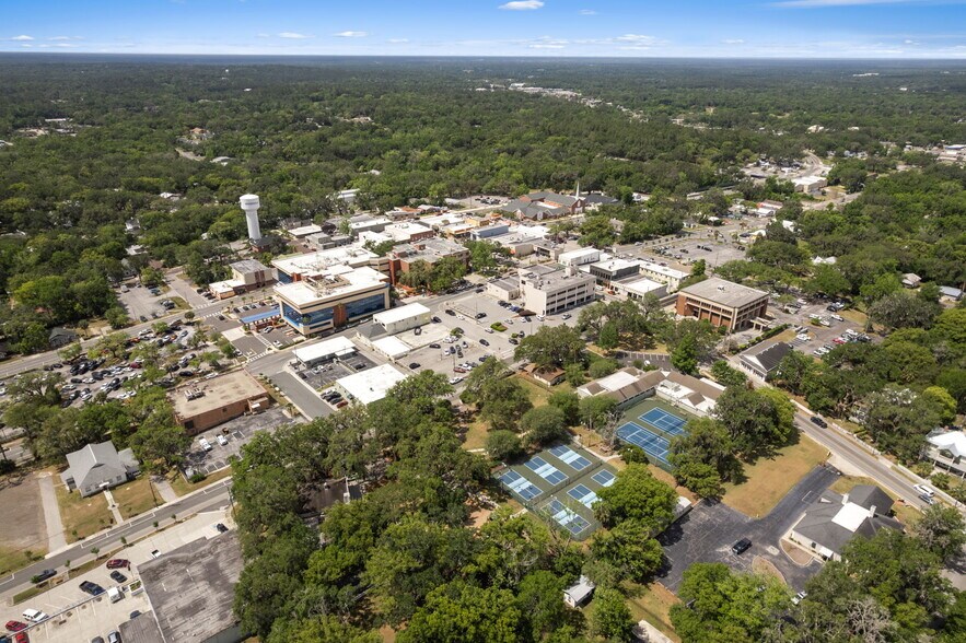 More Photos Of 315 Howell Ave, Brooksville Loft Creative Space For Sale