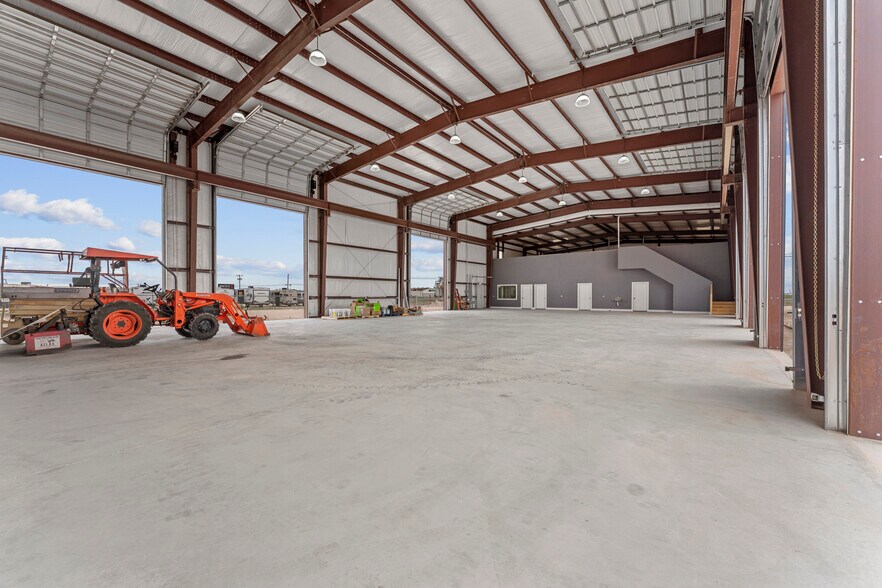 More Photos Of 7922 Interstate 20 Service rd, Odessa Warehouse For Lease