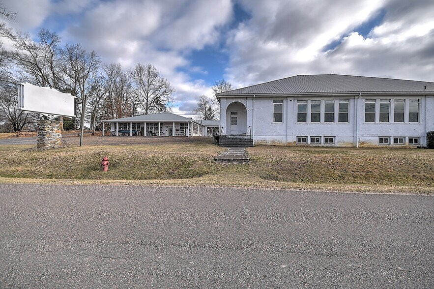 More Photos Of 19407 Bethel Rd, Abingdon Flex For Sale