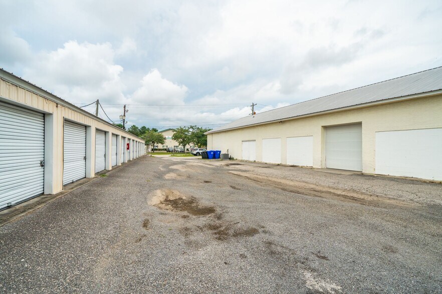 More Photos Of 1719 Signal Point Rd, Charleston Self Storage For Sale