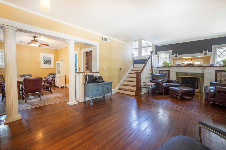 More Photos Of 555 5th Ave N, Saint Petersburg Office Residential For Lease