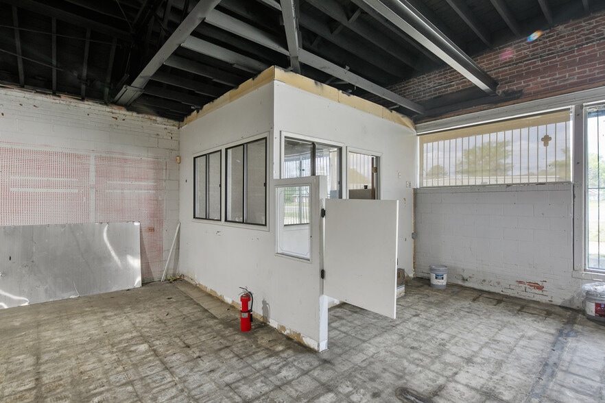 More Photos Of 301 Robeson St, Fayetteville Freestanding For Lease