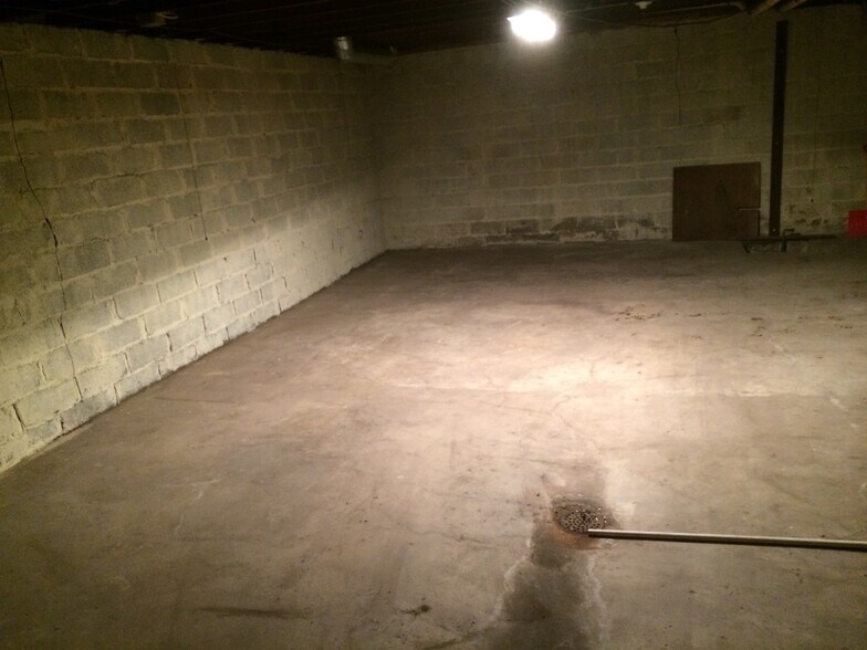 More Photos Of 1828-1832 E 35th St, Minneapolis Storefront For Lease