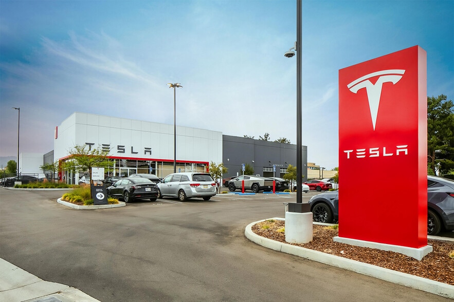 More Photos Of 24050 Creekside Rd, Valencia General Retail For Sale