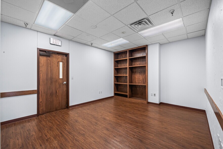 More Photos Of 7202 Slide Rd, Lubbock Medical For Lease