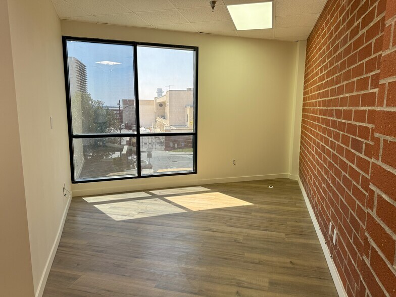 More Photos Of 135 W Magnolia Blvd, Burbank Loft Creative Space For Lease