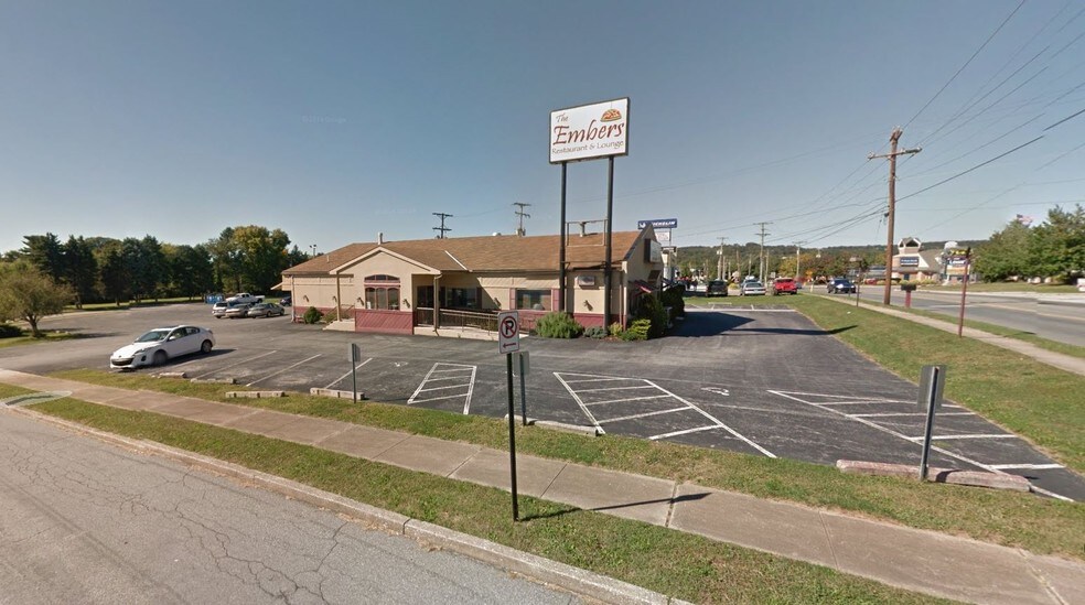 More Photos Of 100 Memory Ln, York Freestanding For Lease
