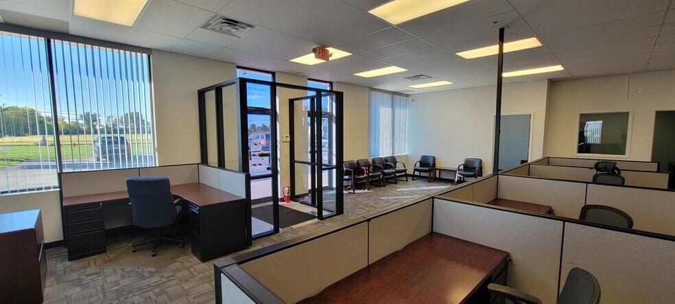 More Photos Of 2401 Sawmill Pky, Huron Light Manufacturing For Lease
