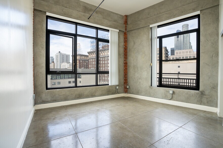 More Photos Of 117 Winston St, Los Angeles Apartments For Sale