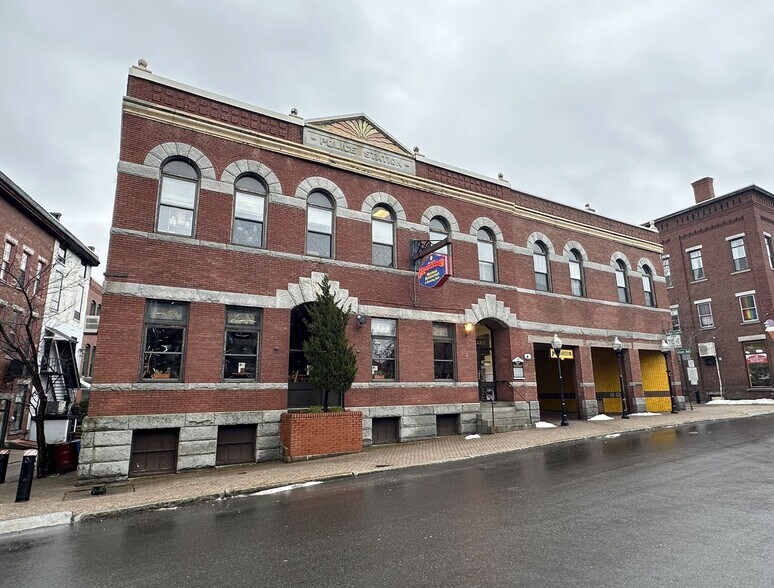 More Photos Of 5 Warren St, Concord Storefront Retail Office For Lease