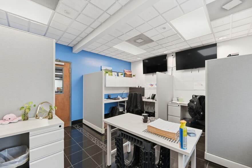 More Photos Of 2533 Hoitt Ave, Knoxville Truck Terminal For Sale