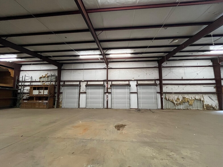 More Photos Of 3575 Trotter Dr, Alpharetta Warehouse For Lease
