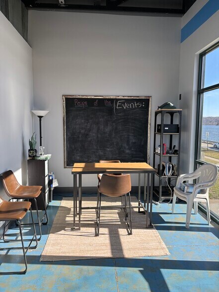 More Photos Of 1001-1007 Canal Shore Dr SW, Le Claire General Retail For Lease