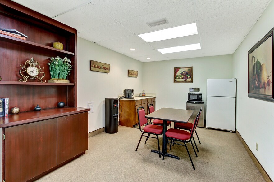 More Photos Of 300 Drayton St, Savannah Office Residential For Sale