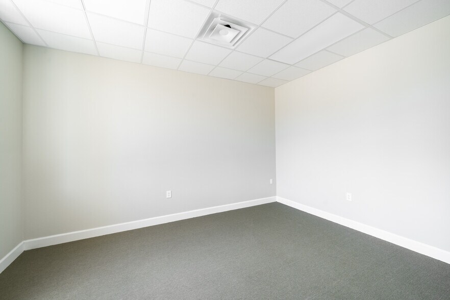 More Photos Of 5501 Cabrera Dr, Sugar Land Unknown For Lease