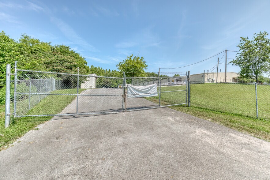 More Photos Of 801 Larry Byrd Rd, Kingston Light Distribution For Sale