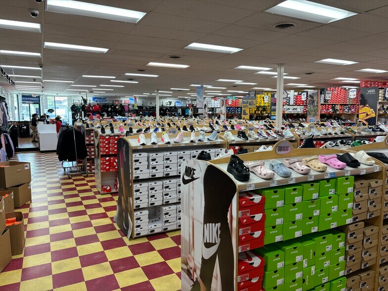 More Photos Of 6250 Atlantic Ave, Bell Freestanding For Lease