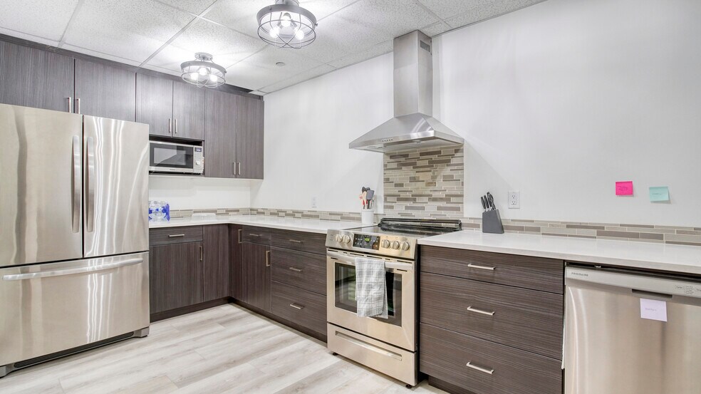 More Photos Of 190 Carleton Dr, St. Albert Warehouse For Sale