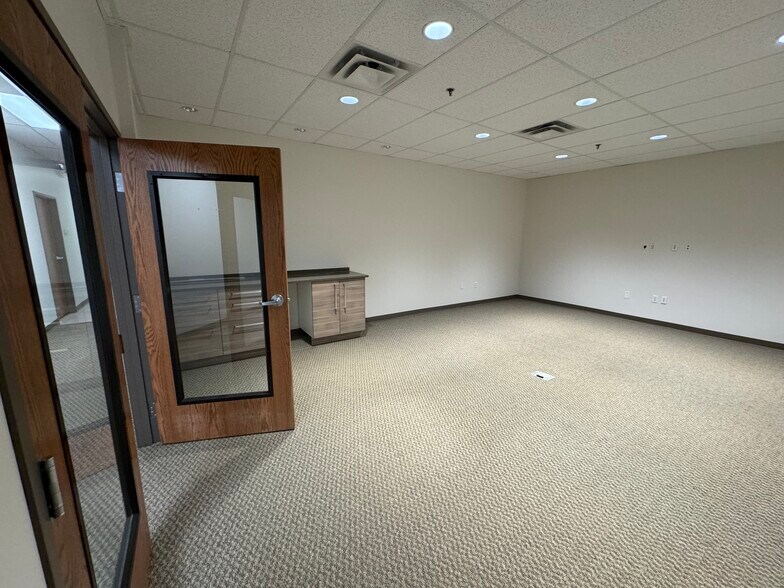 More Photos Of 6949 S High Tech Dr, Midvale Office For Lease